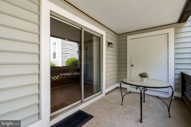 10036 Oakton Terrace Rd, Oakton, VA 22124 - photo 3