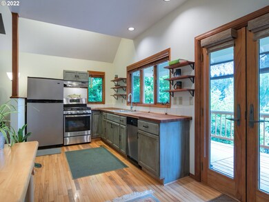 Kitchen/Outside