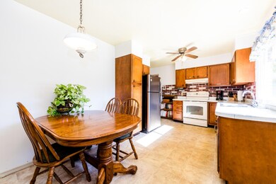 Kitchen/Eating Area