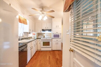 6427ShawnDr_Kitchen_17