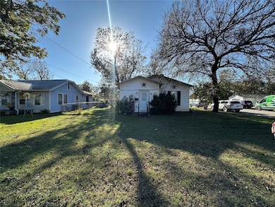 407 Erie St, Cleburne, TX 76031 - photo 4