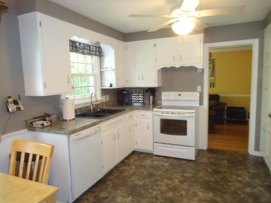 Kitchen NICELY UPSATED Eat-in Kitchen