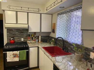 1418 NW Hawthorne Ave, Grants Pass, OR 97526 - photo 6