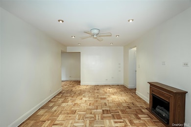 The Alderton unit 2C, Rego Park, NY 11374 - photo 4