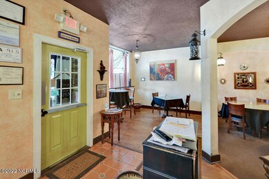 116NHoweStreet-34