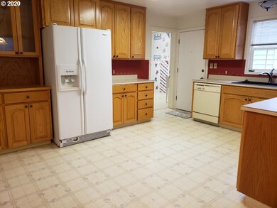 640 S Bridge St, Sheridan, OR 97378 - photo 7