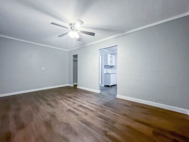 415 N Beauregard St unit 18, Alvin, TX 77511 - photo 3