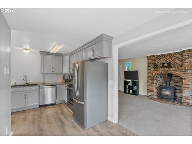 732 N College St, Newberg, OR 97132 - photo 7