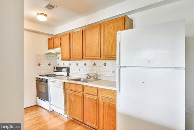 3814 Bel Pre Rd unit 14-70, Silver Spring, MD 20906 - photo 4