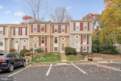 1581 Woodcrest Dr, Reston, VA 20194 - photo 2