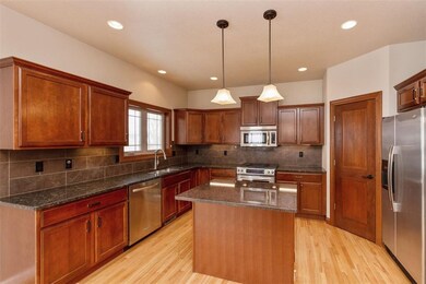 Kitchen - granite tops/stainless applainces/maple 