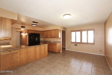 Eat-in-Kitchen