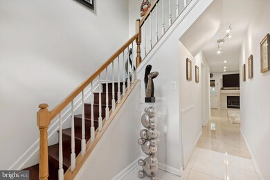 2490 Clover Field Cir, Herndon, VA 20171 - photo 3