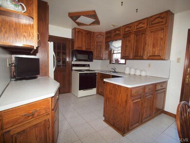 3153 Birch Cir E, Whitehall, PA 18052 - photo 7