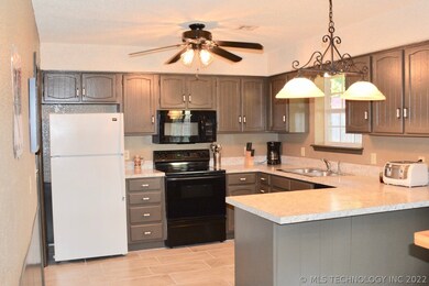 Nice Kitchen with LOTS of Counter Space.