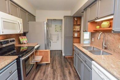 10338 Briar Forest Dr unit 29/7, Houston, TX 77042 - photo 2