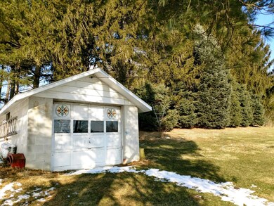 812 Mahoning Dr E, Lehighton, PA 18235 - photo 2