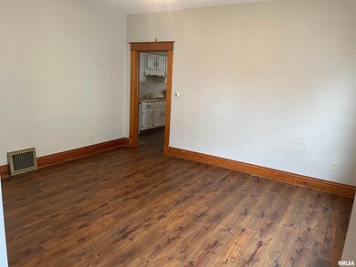 1721 W 16th St, Davenport, IA 52804 - photo 2