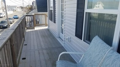 Deck apt 1 in front