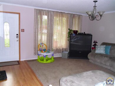 1412 SW Caledon St, Topeka, KS 66611 - photo 2