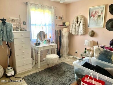 9410 Doewood Ln, Louisville, KY 40291 - photo 6