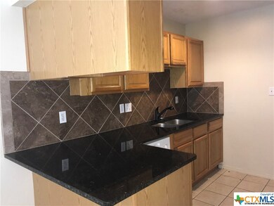 109 Crest Dr unit 111, San Marcos, TX 78666 - photo 3