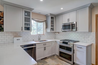 501 Riverside Dr, de Forest, WI 53532 - photo 7