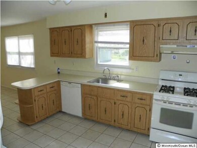 15 Kolas Ct unit 17, North Middletown, NJ 07748 - photo 2