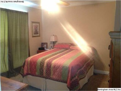 2nd bedroom neutral colors great size and excellen