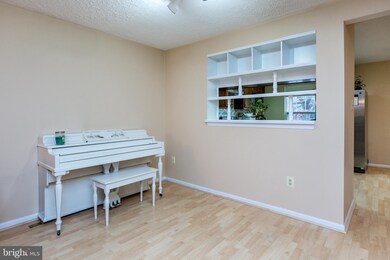 20542 Lowfield Dr, Germantown, MD 20874 - photo 7