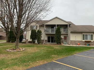 976 Roseland Dr unit 2, Kewaskum, WI 53040 - photo 2