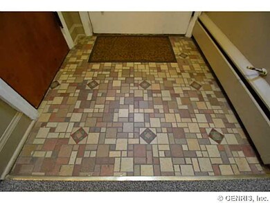 Foyer Vintage tiled entry