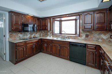 4210 Old Colony-106
