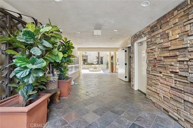 15206 Burbank Blvd unit 211, Sherman Oaks, CA 91411 - photo 3