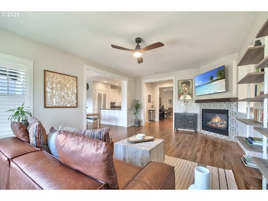 Living Room-Ceiling Fan