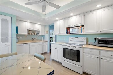 Redone eat in kitchen, quartz countertops and newer appliances
