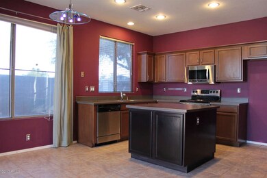 005Eat in Kitchen with island