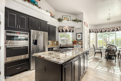Gourmet Kitchen w/ Gas Cooking!