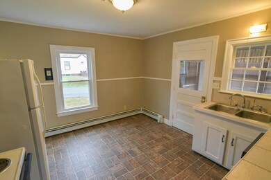 Kitchen & Dining Area