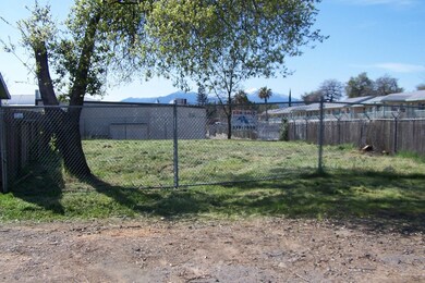 2740 Helen St, Redding, CA 96002 - photo 4