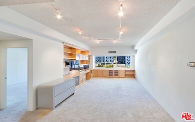 Living / Dining Area