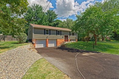 6 Marilyn Dr, Schenectady, NY 12302 - photo 2