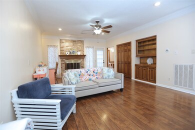 15615 Gettysburg Dr, Tomball, TX 77377 - photo 4