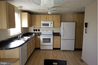 522 Fuselage Ave, Essex, MD 21221 - photo 5