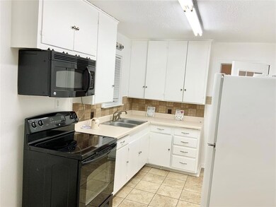 1003 S Howeth St, Gainesville, TX 76240 - photo 3