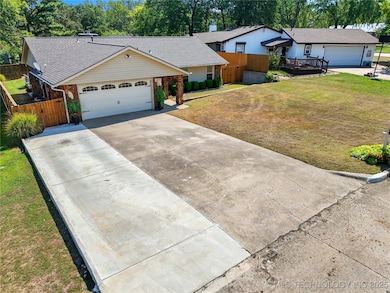 1503 Briarwood Ln, Henryetta, OK 74437 - photo 4