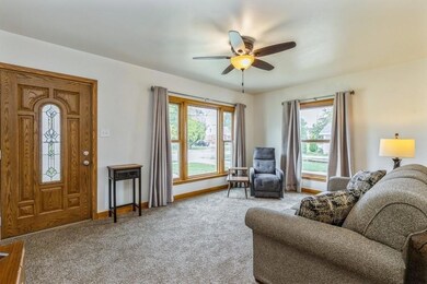 1711 E 24th St, Des Moines, IA 50317 - photo 4