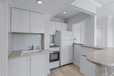 15 Canterbury Rd unit C23, Great Neck, NY 11021 - photo 7