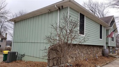 4831 Stearns Ln, Shawnee, KS 66203 - photo 2