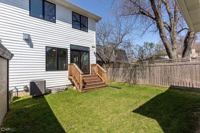 942 N Loomis St, Naperville, IL 60563 - photo 4